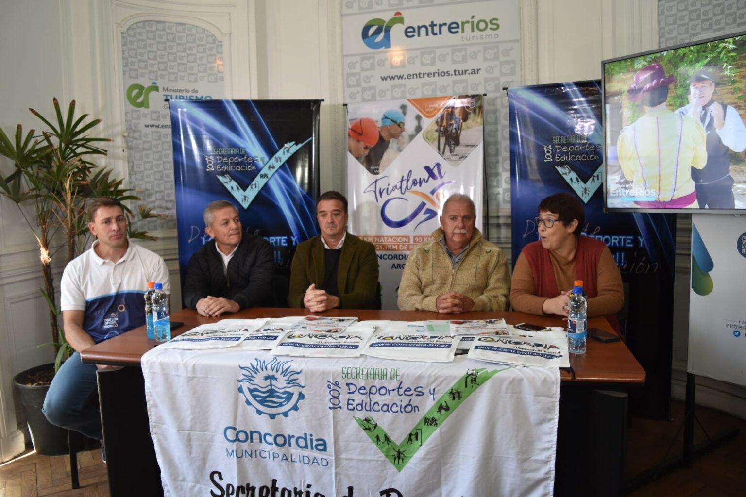 YA PRESENTARON EN PARANÁ Y EN CONCORDIA EL TRIATLÓN XL QUE SE CORRERÁ EN CONCORDIA EL PRÓXIMO AÑO