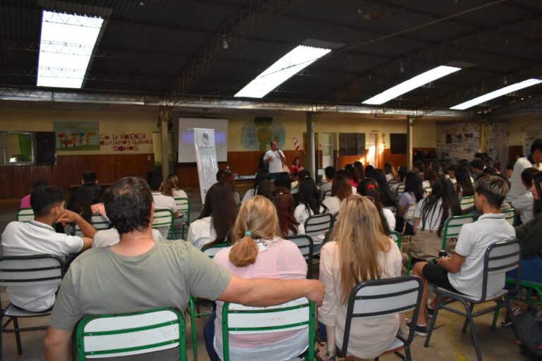 ¿COMO PUEDO ADVERTIR SI MI HIJO PADECE CONSUMO PROBLEMATICO PARA AYUDARLO?