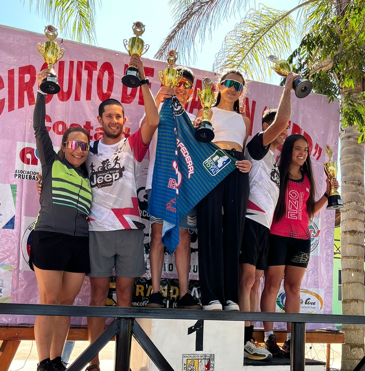 FINAL DE FIESTA EN SANTA ANA PARA EL DUATLON JEEP