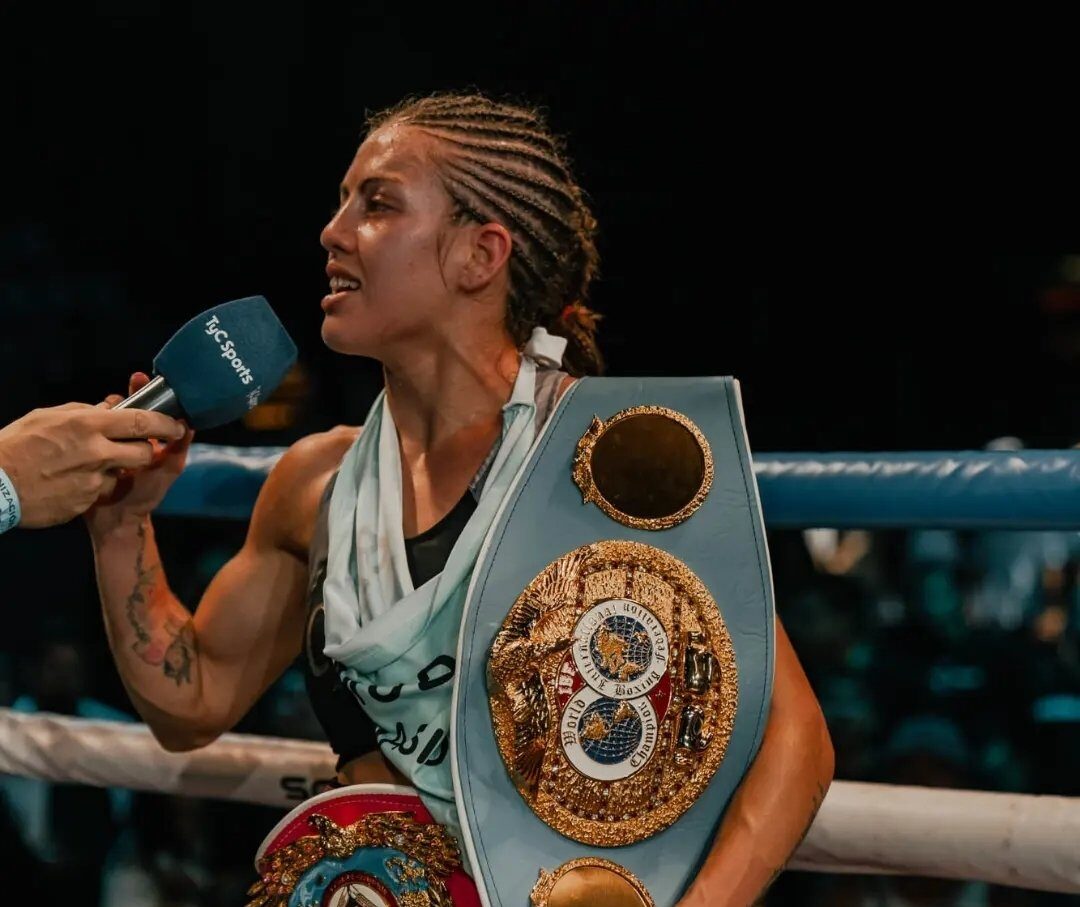 EVELIN BERMUDEZ HIZO HISTORIA EN CANADA Y RETUVO SUS TITULOS MUNDIALES