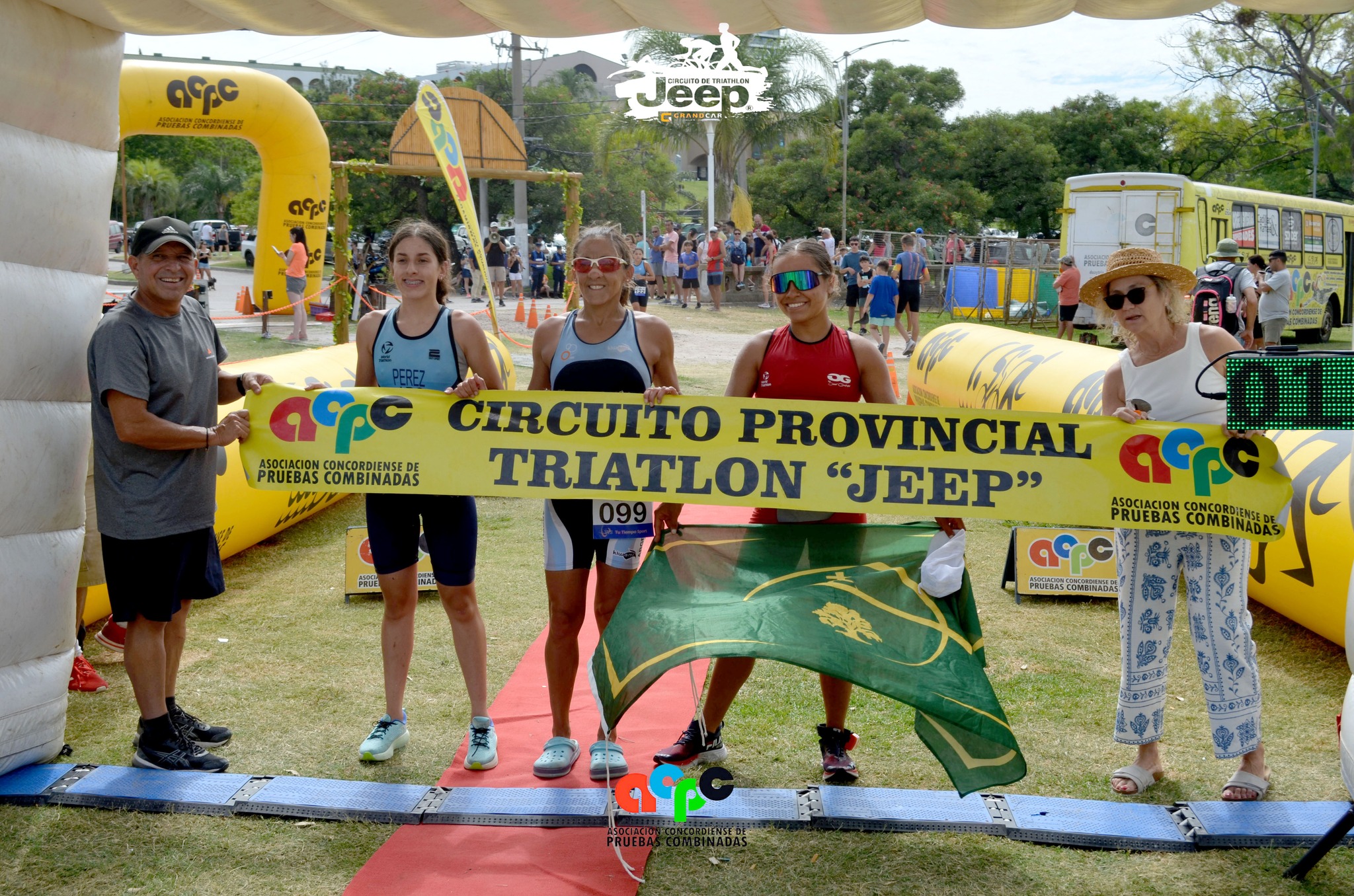 GANARON MAXIMO ANDINO Y «PIPI» RIVERO EL TRIATLÓN DE VICTORIA