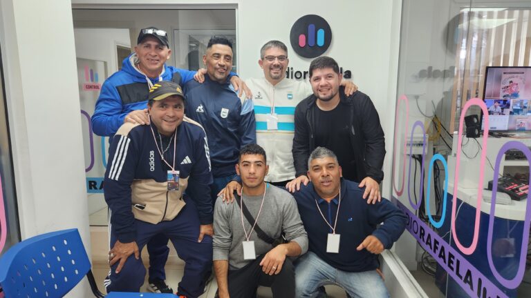 EL PRESENTADOR MAURICIO MEDINA EN EL CAMPUS DE LA SELECCION ARGENTINA DE BOXEO